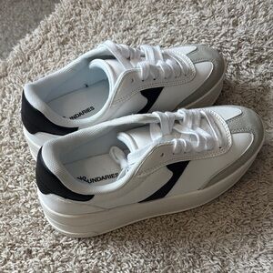 No Boundaries  ladies White and Black Casual Sneakers